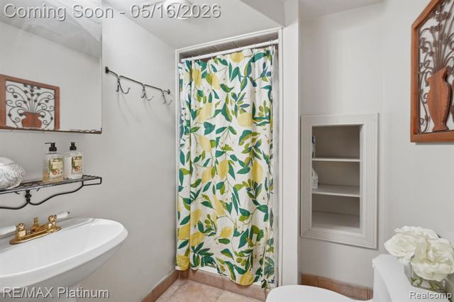 1546 S Milford Road, Milford, MI 48381