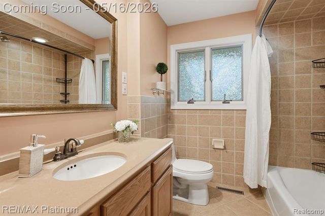 1546 S Milford Road, Milford, MI 48381