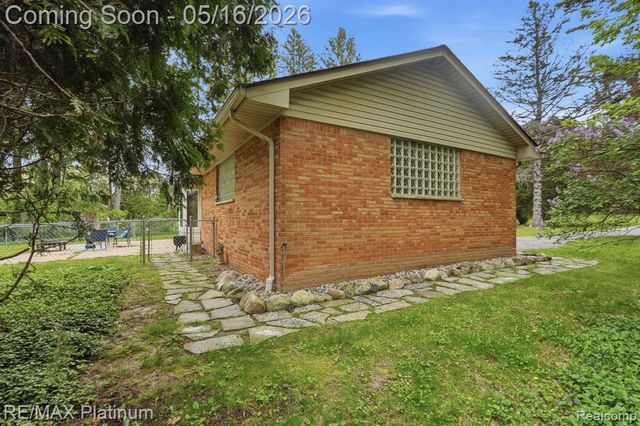 1546 S Milford Road, Milford, MI 48381