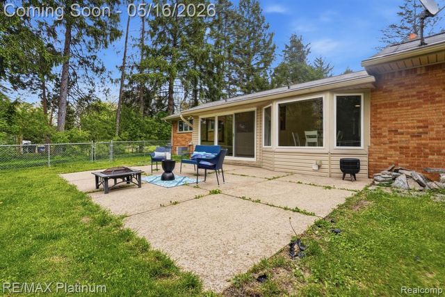 1546 S Milford Road, Milford, MI 48381