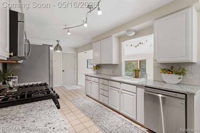 1546 S Milford Road, Milford, MI 48381