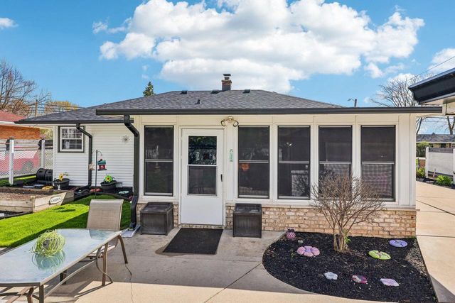 3812 5th AVENUE, South Milwaukee, WI 53172