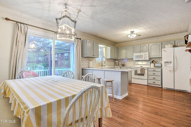 3700 Deepwood Drive, Johnson City, TN 37601