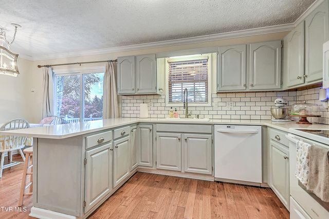 3700 Deepwood Drive, Johnson City, TN 37601