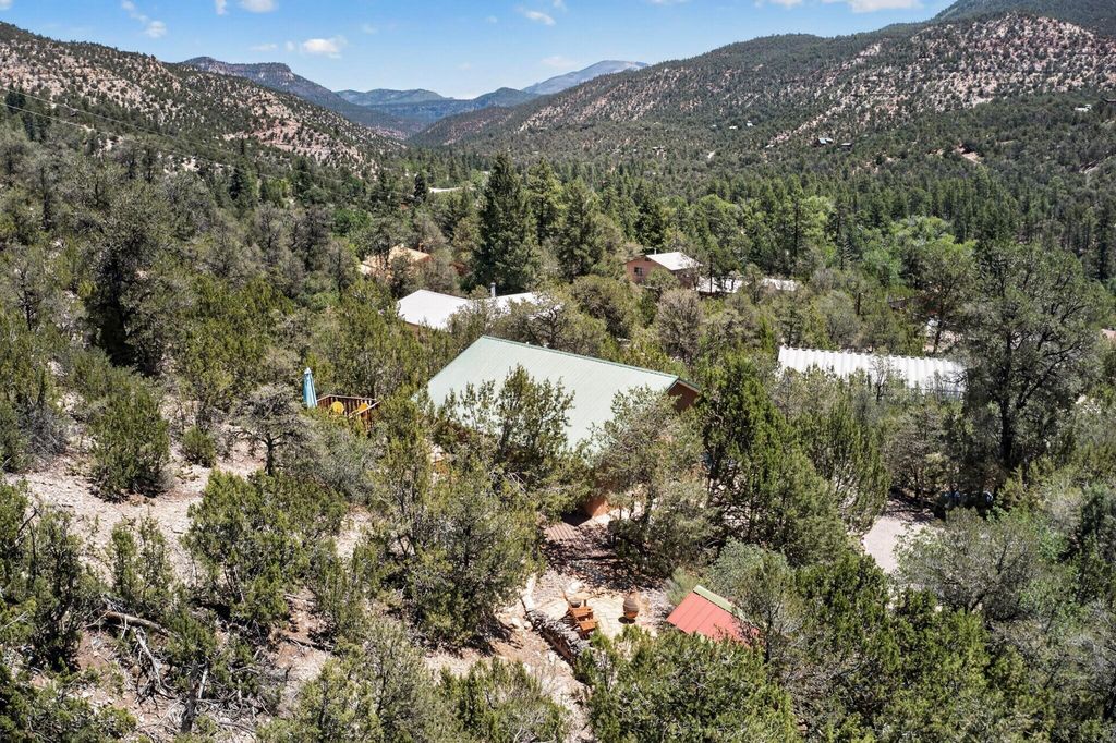 Image 5 of property listing at 21 Ojitos Place, Jemez Springs, NM 87025