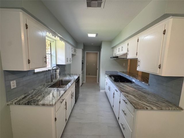 5002 Louise Street, Seabrook, TX 77586