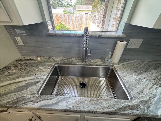 5002 Louise Street, Seabrook, TX 77586