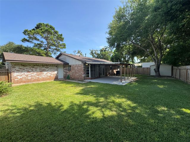 5002 Louise Street, Seabrook, TX 77586