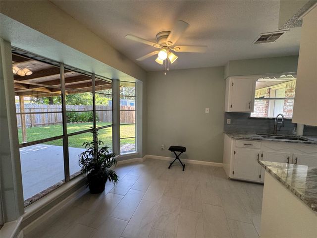 5002 Louise Street, Seabrook, TX 77586