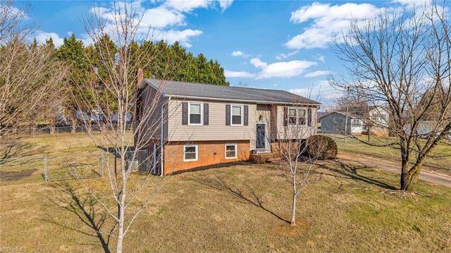 166 Lynnewood Drive, Mount Airy, NC 27030