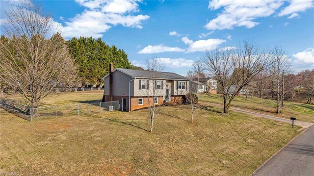 166 Lynnewood Drive, Mount Airy, NC 27030