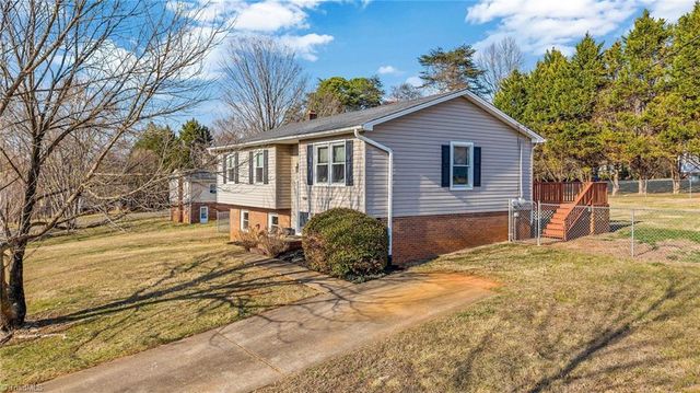 166 Lynnewood Drive, Mount Airy, NC 27030