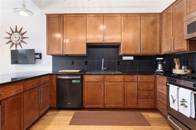 1603 Summit Street, Kansas City, MO 64108