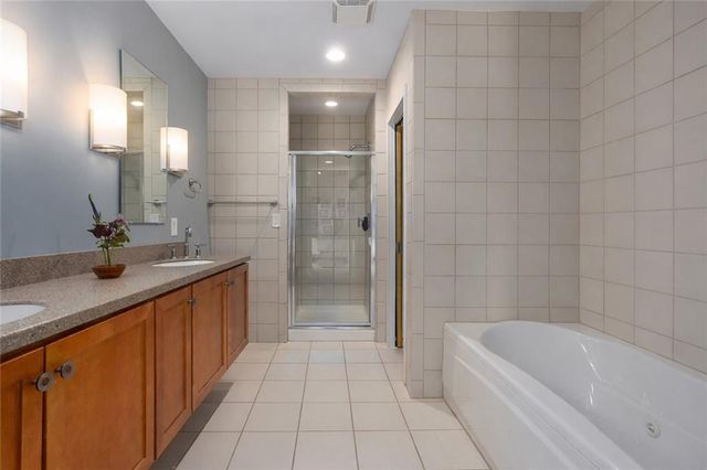 1603 Summit Street, Kansas City, MO 64108