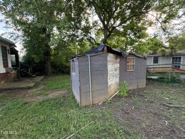 1315 East Myrtle Avenue, Johnson City, TN 37601