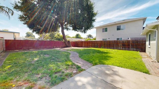 1112 Bay Road, East Palo Alto, CA 94303