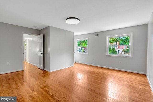 8603 JACKSON AVE, Manassas, VA 20110