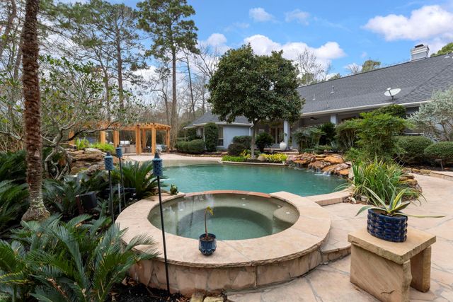 9511 Sendera Drive, Magnolia, TX 77354