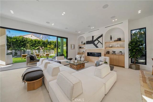 4941 Nagle Avenue, Sherman Oaks, CA 91423