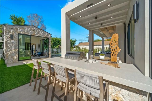 4941 Nagle Avenue, Sherman Oaks, CA 91423