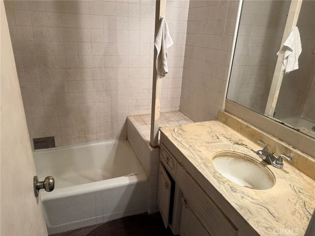 11402 Basye, El Monte, CA 91732
