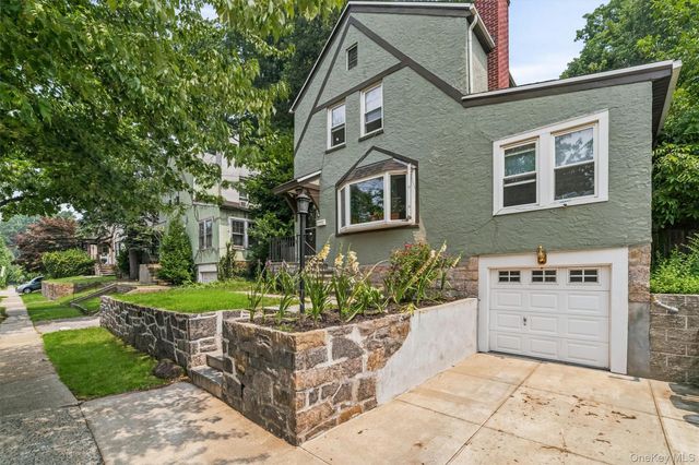 218 Sedgwick Avenue, Yonkers, NY 10705