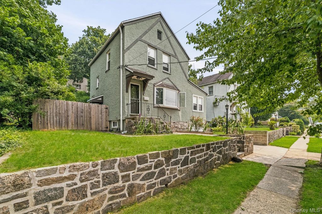 218 Sedgwick Avenue, Yonkers, NY 10705 — photo 3