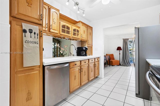 570 Royal Poinciana Ct, Weston, FL 33326