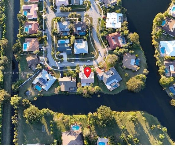 570 Royal Poinciana Ct, Weston, FL 33326