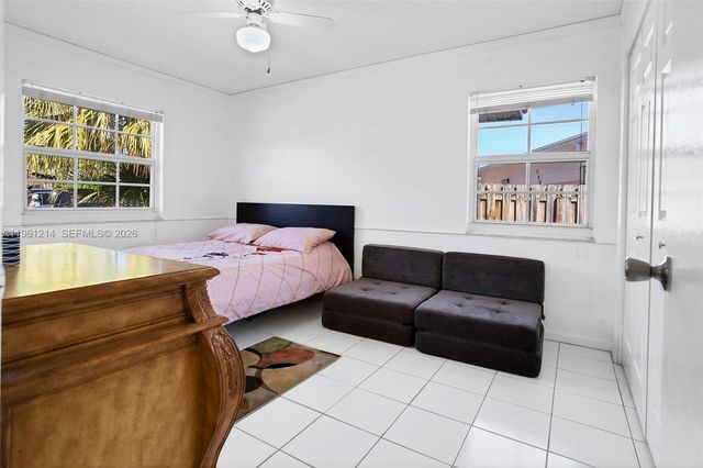 570 Royal Poinciana Ct, Weston, FL 33326