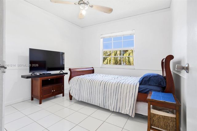 570 Royal Poinciana Ct, Weston, FL 33326