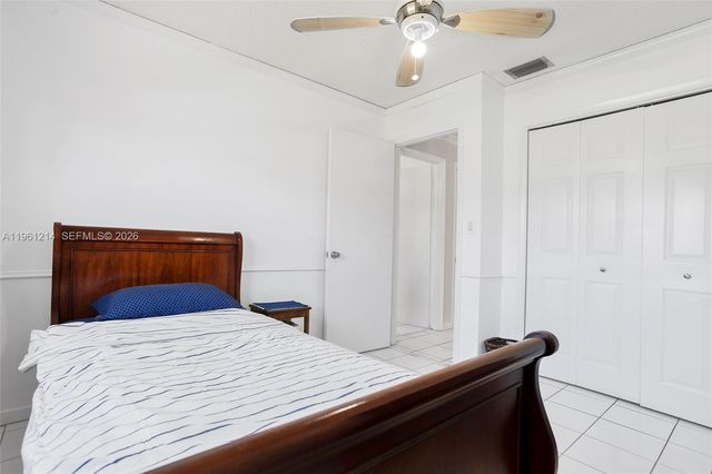 570 Royal Poinciana Ct, Weston, FL 33326