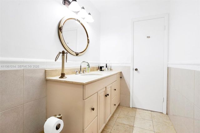 570 Royal Poinciana Ct, Weston, FL 33326