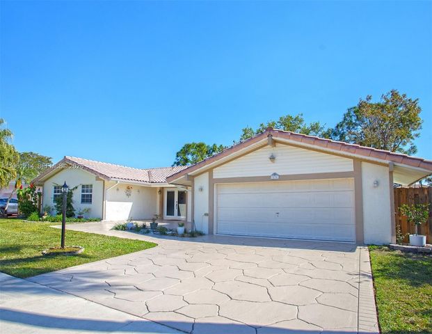 570 Royal Poinciana Ct, Weston, FL 33326