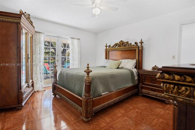 570 Royal Poinciana Ct, Weston, FL 33326