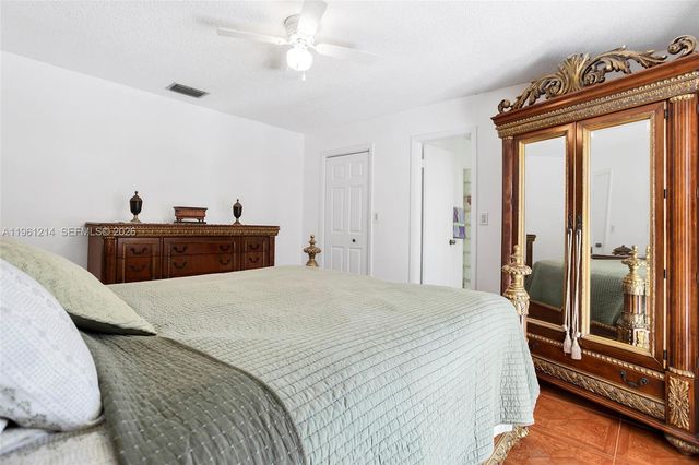 570 Royal Poinciana Ct, Weston, FL 33326