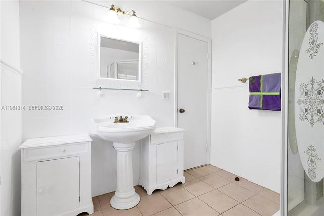 570 Royal Poinciana Ct, Weston, FL 33326