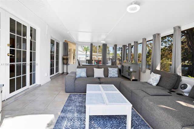 570 Royal Poinciana Ct, Weston, FL 33326