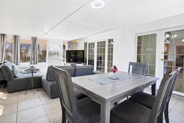 570 Royal Poinciana Ct, Weston, FL 33326