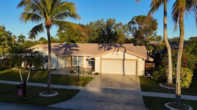 570 Royal Poinciana Ct, Weston, FL 33326