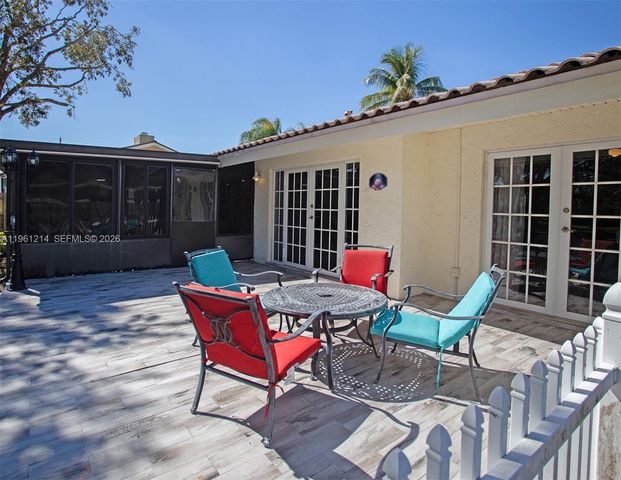 570 Royal Poinciana Ct, Weston, FL 33326