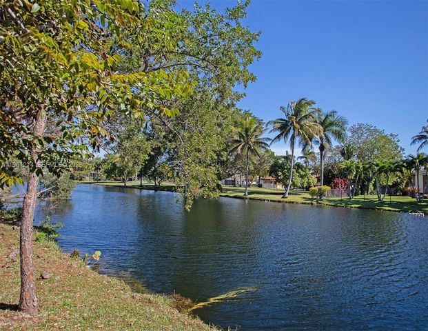 570 Royal Poinciana Ct, Weston, FL 33326