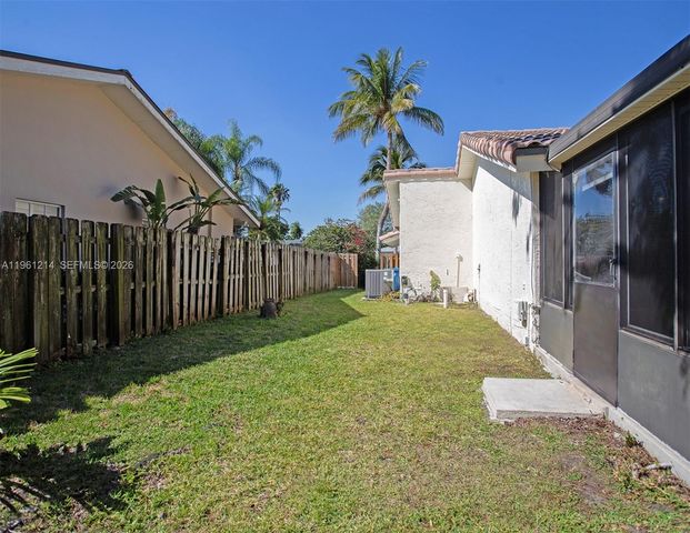 570 Royal Poinciana Ct, Weston, FL 33326