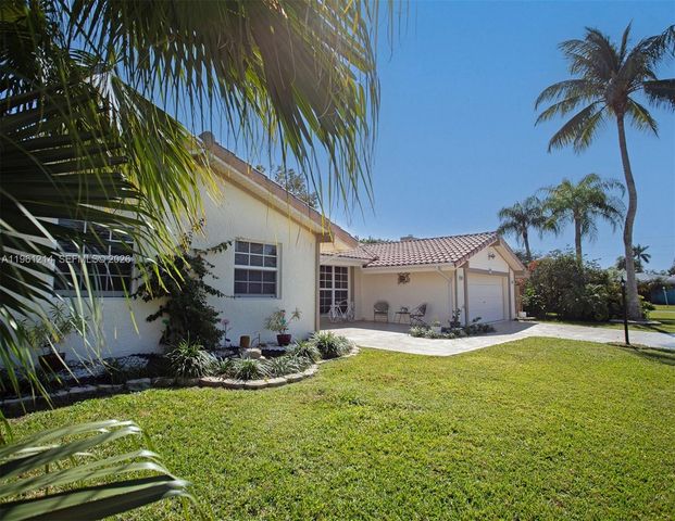 570 Royal Poinciana Ct, Weston, FL 33326