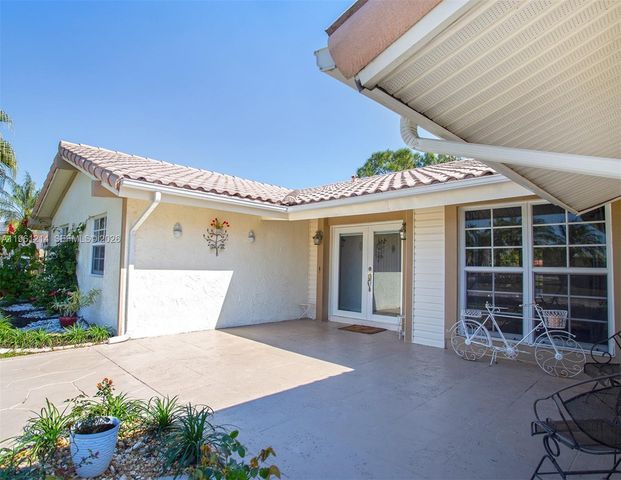 570 Royal Poinciana Ct, Weston, FL 33326