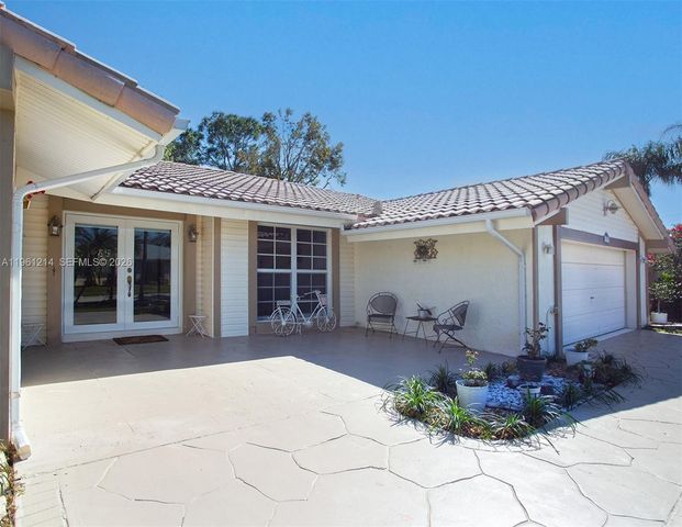 570 Royal Poinciana Ct, Weston, FL 33326