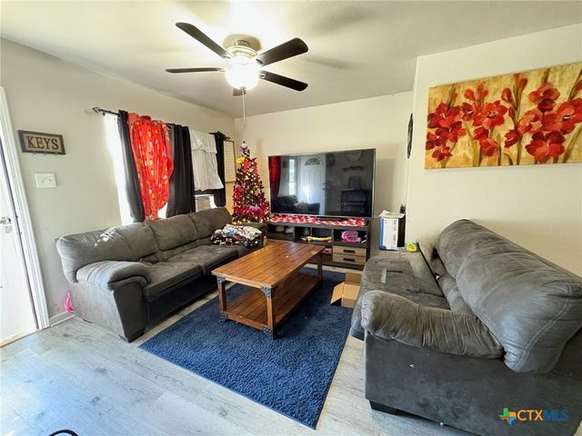 1510 E Mimosa Avenue, Victoria, TX 77901