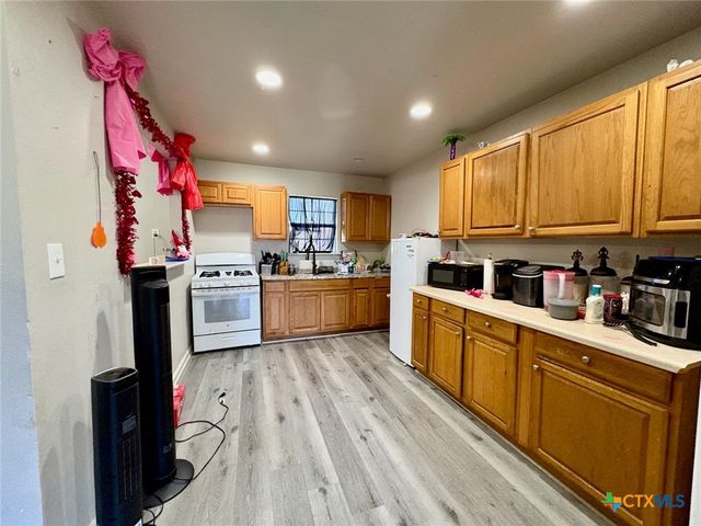 1510 E Mimosa Avenue, Victoria, TX 77901