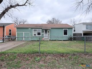 1510 E Mimosa Avenue, Victoria, TX 77901