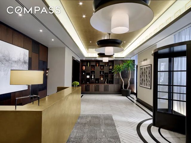 100 Barclay Street 21AD, New York City, NY 10007